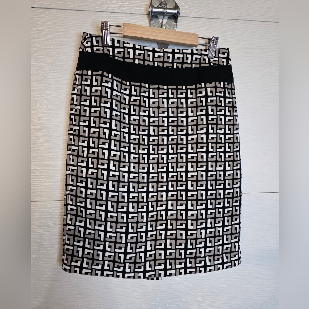 Banana Republic Black and White Pencil Skirt